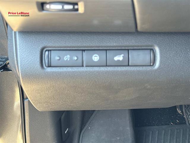 Used 2025 Nissan Pathfinder SL FWD image 19