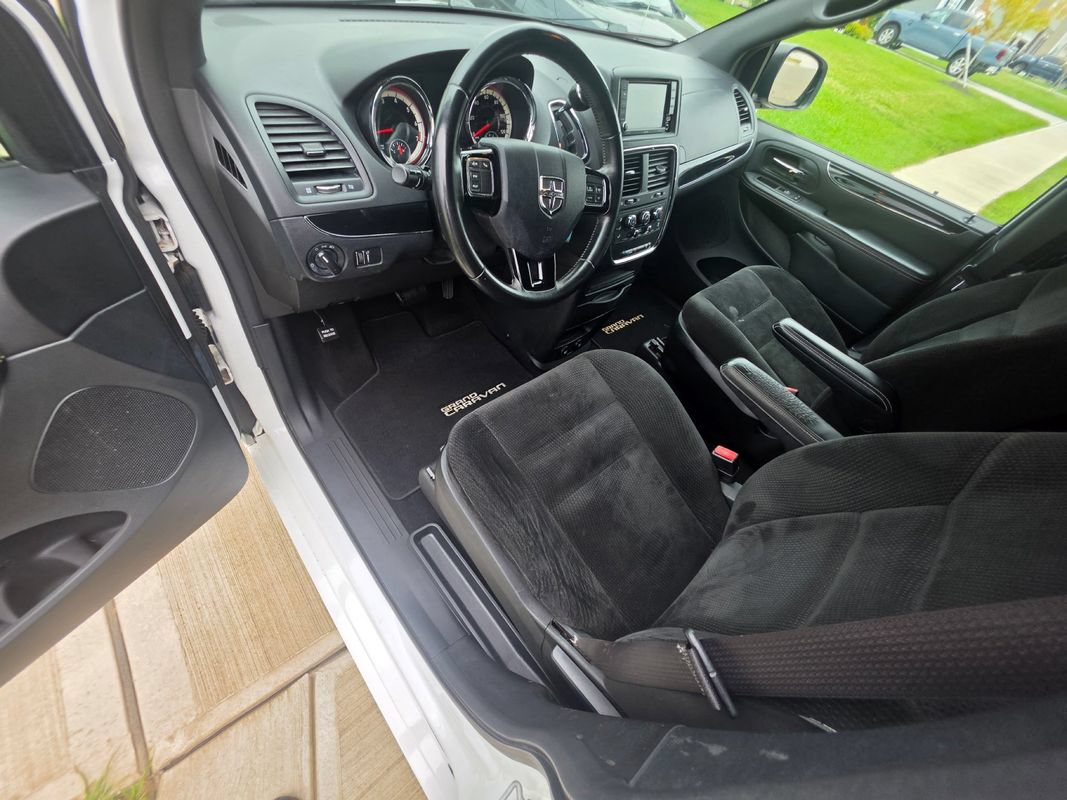 Used 2017 Dodge Grand Caravan SE FWD image 26