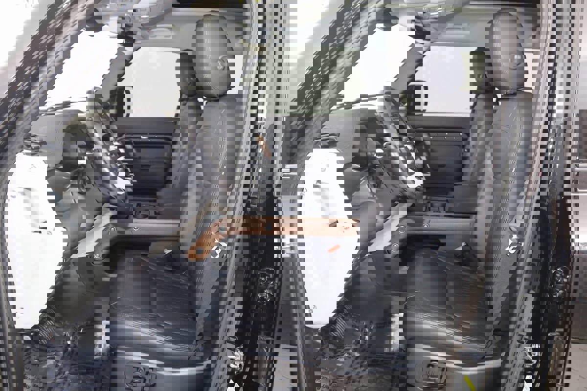 Used 2022 Land Rover Defender 110 SE image 12