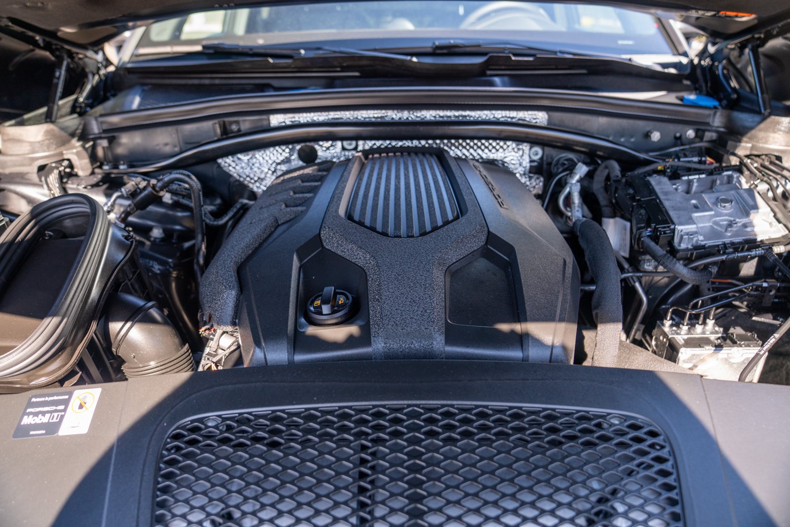 Certified 2026 Porsche Macan AWD/4WD image 28