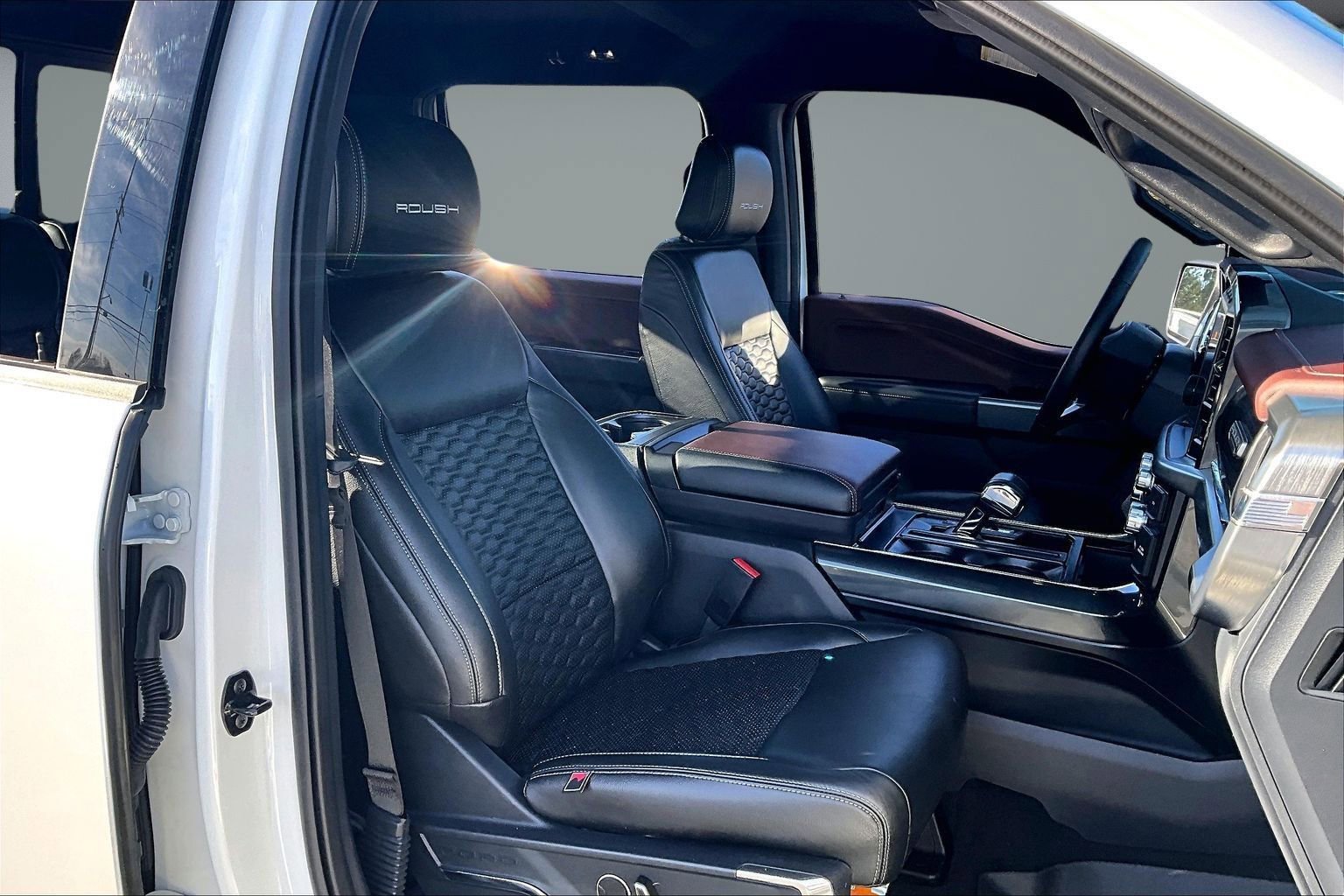 Used 2022 Ford F150 Lariat w/ Equipment Group 502A High image 28