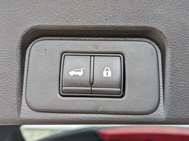 Used 2025 Nissan Rogue SV image 15