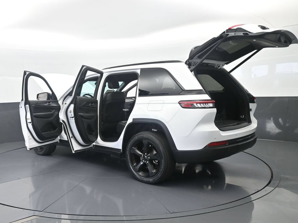 Used 2024 Jeep Grand Cherokee Altitude RWD image 73
