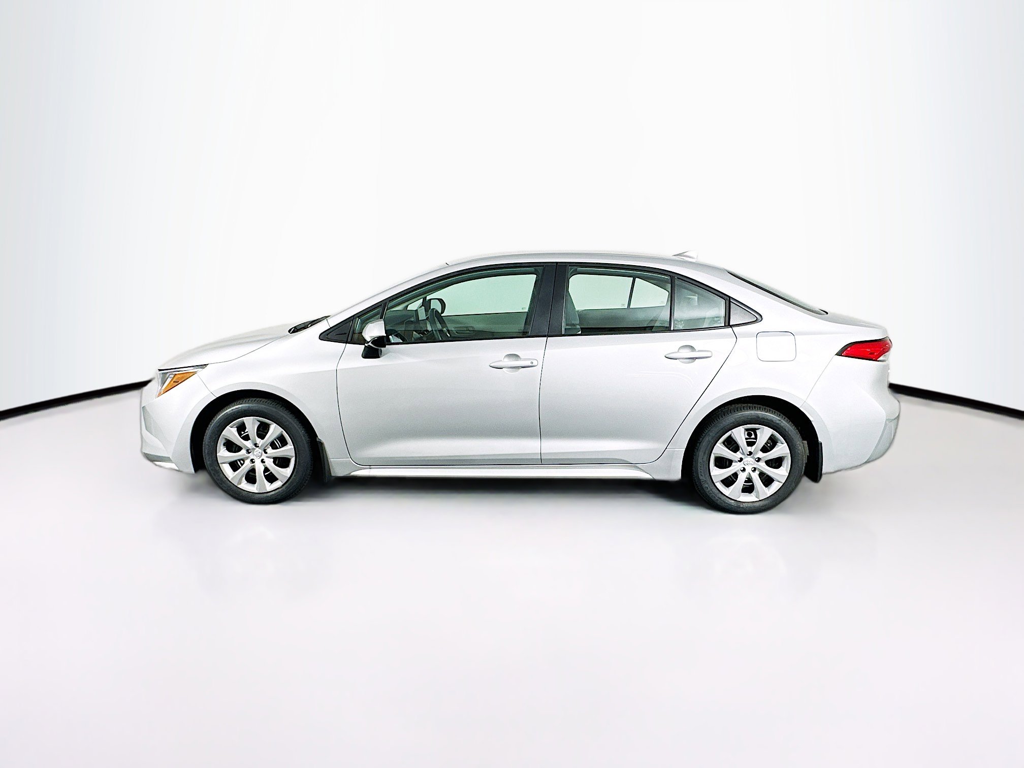 Used 2026 Toyota Corolla LE FWD image 4