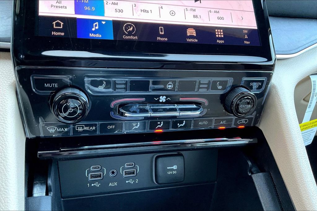 New 2025 Jeep Grand Cherokee Limited image 18
