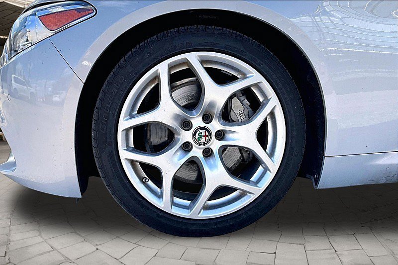 Used 2021 Alfa Romeo Giulia Ti RWD image 7