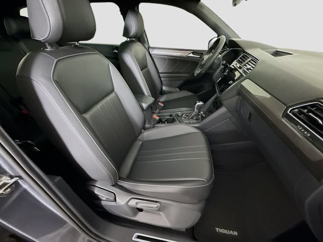 Used 2024 Volkswagen Tiguan SE R-Line AWD/4WD image 26