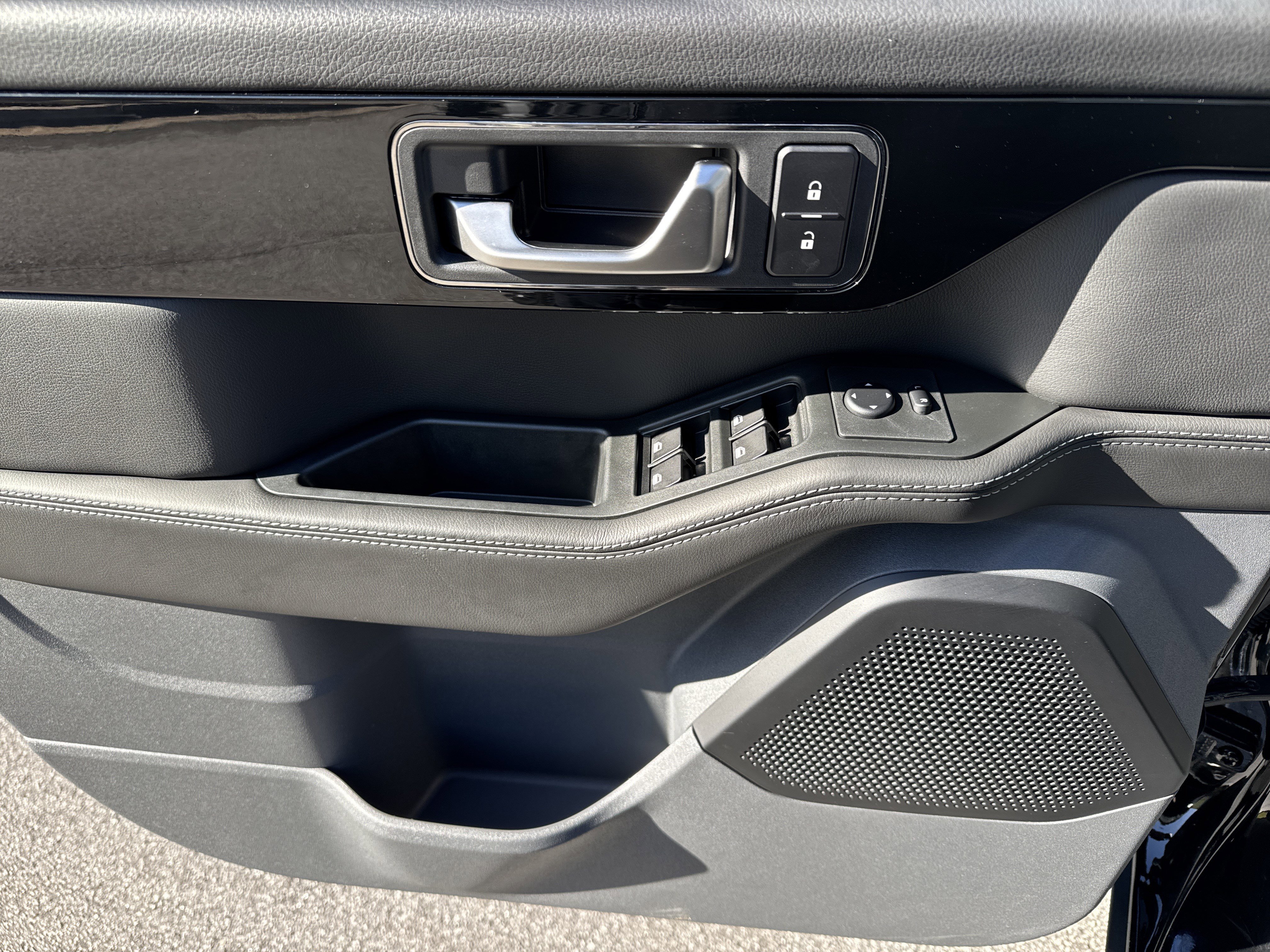 Used 2024 INEOS Grenadier Fieldmaster Edition image 14