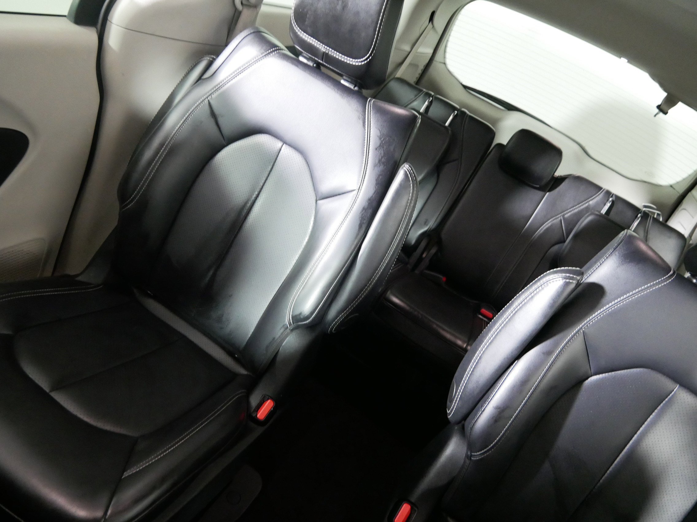 Used 2023 Chrysler Pacifica Touring-L FWD image 12