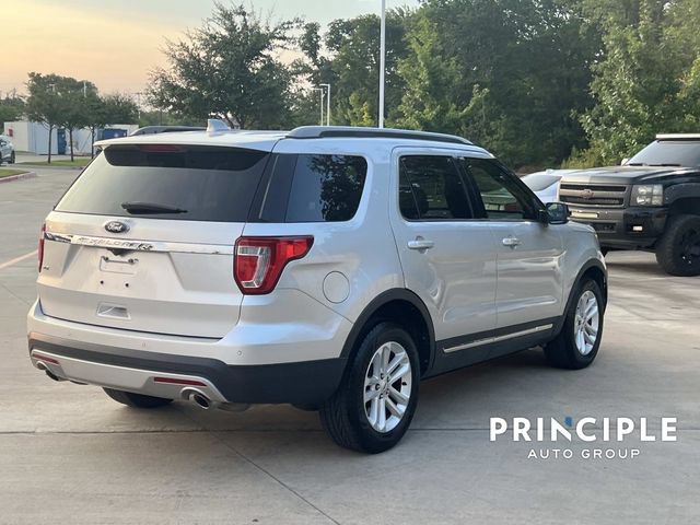 Used 2017 Ford Explorer XLT w/ Equipment Group 201A FWD image 11