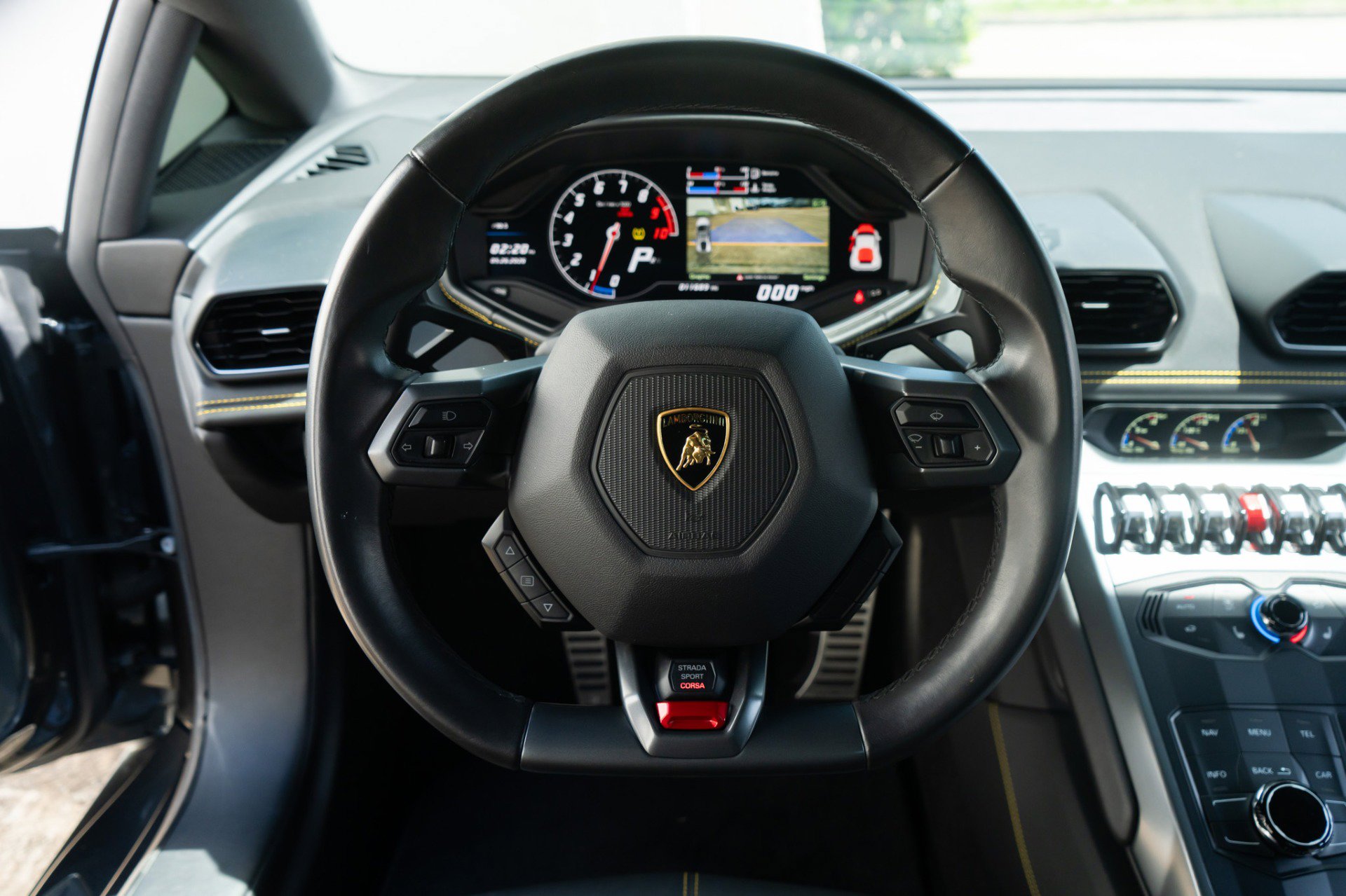 Used 2015 Lamborghini Huracan LP 610-4 AWD/4WD image 12