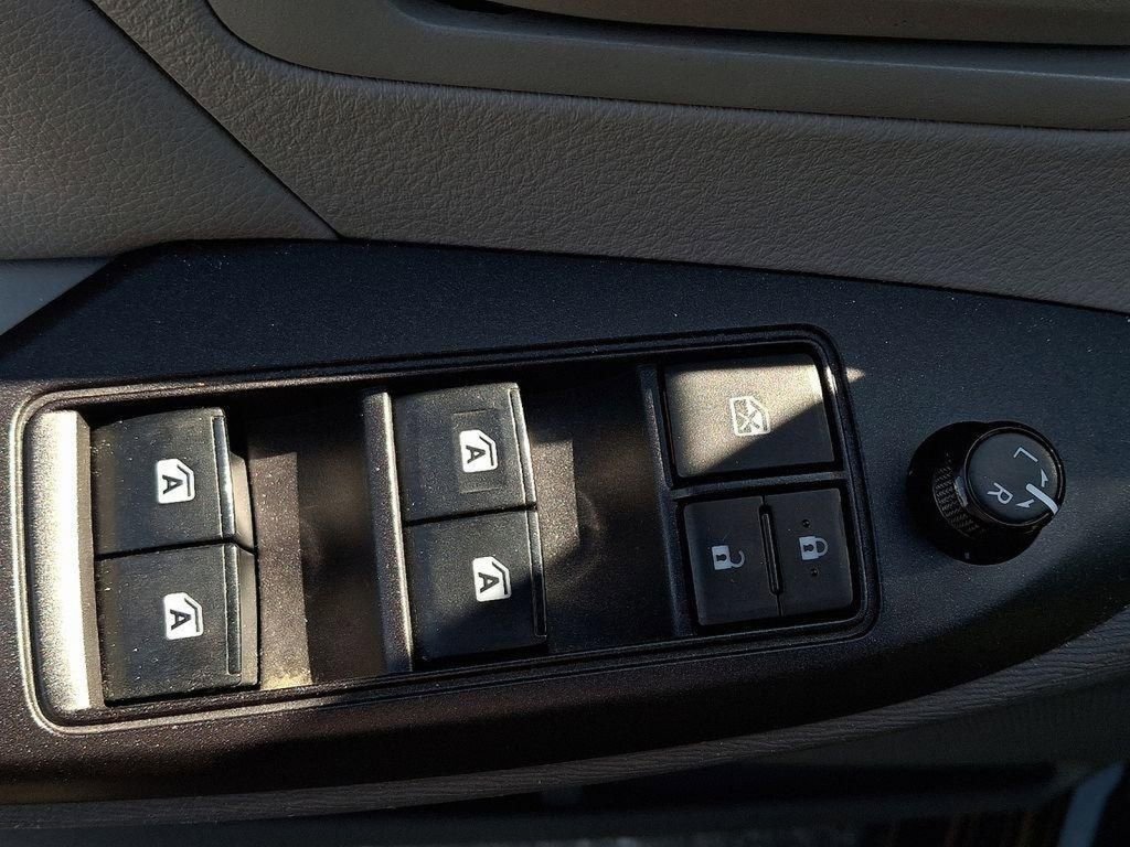 Used 2020 Toyota Sienna L image 27
