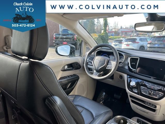 Used 2024 Chrysler Pacifica Touring-L image 25
