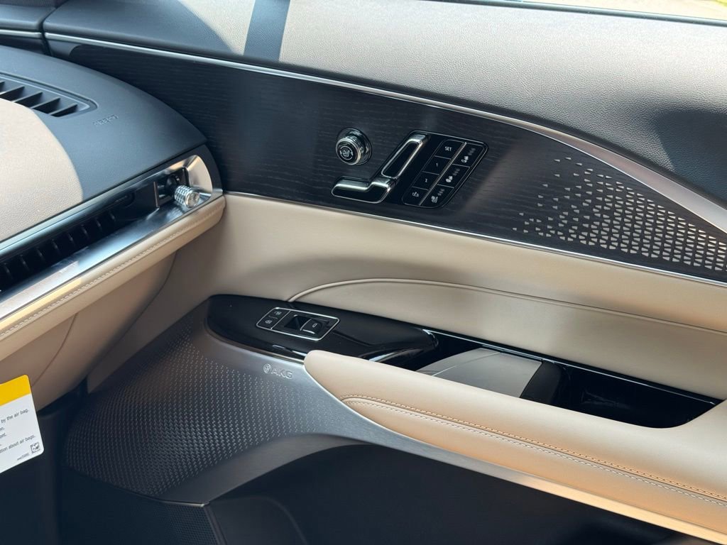 New 2025 Cadillac Lyriq Luxury image 34