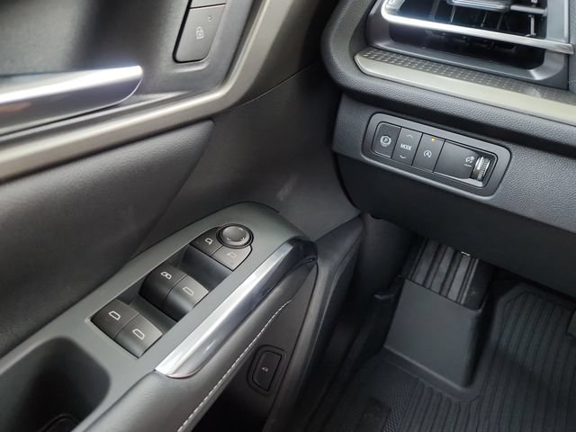 New 2027 Chevrolet Traverse LT w/ Sun and Wheel Package FWD image 23