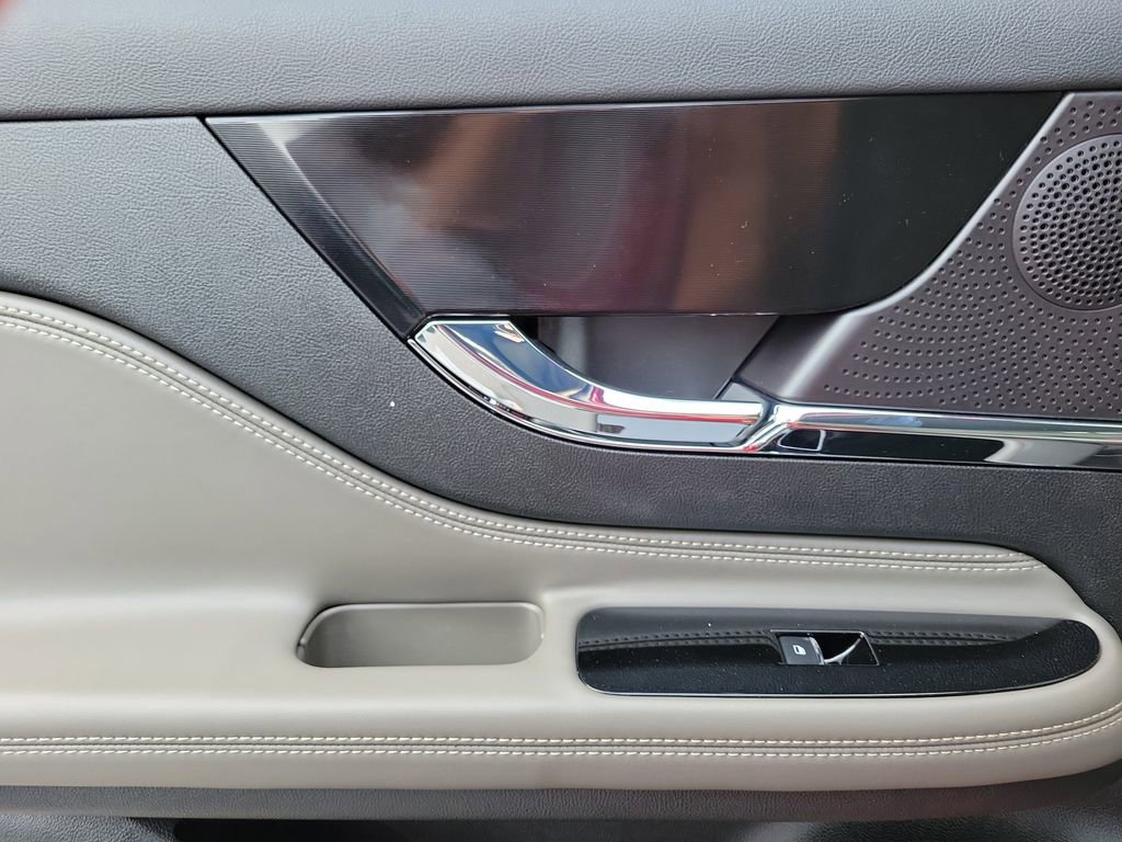 New 2026 Lincoln Corsair Premiere image 14