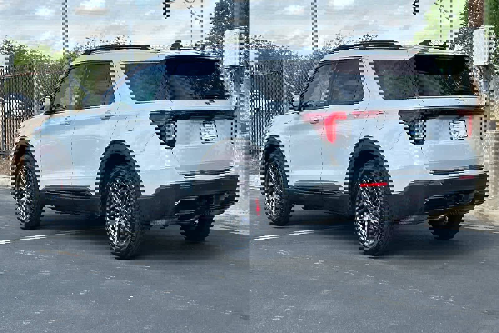 New 2026 Ford Explorer ST-Line w/ ST-Line Street Pack image 6
