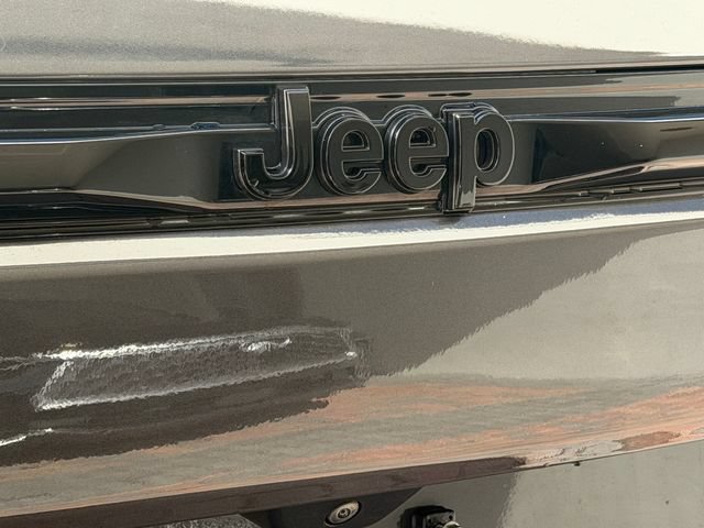 Used 2024 Jeep Grand Cherokee Altitude AWD/4WD image 9