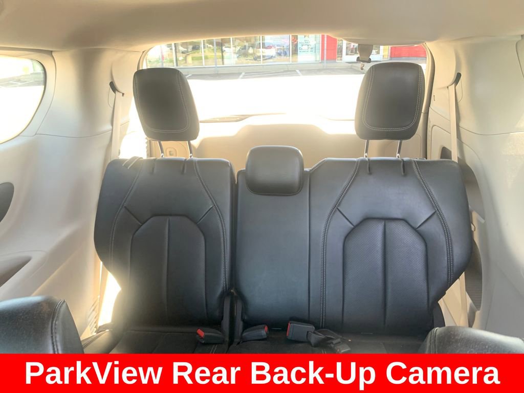 Used 2023 Chrysler Pacifica Touring-L FWD image 14