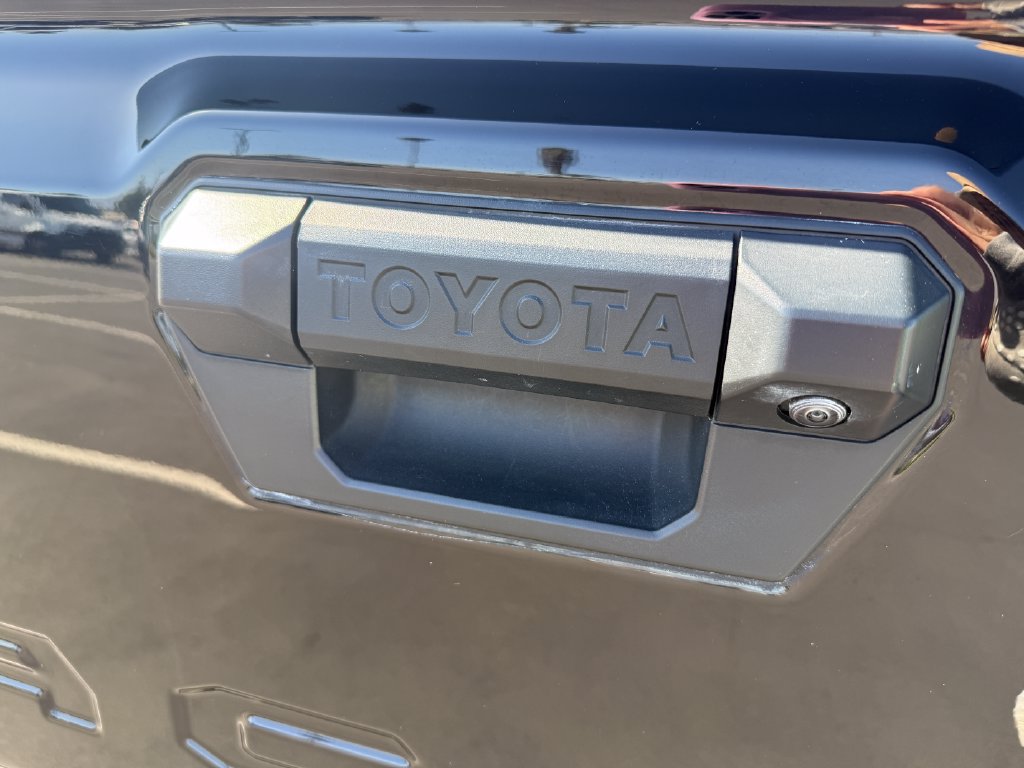 Used 2025 Toyota Tacoma SR5 AWD/4WD image 6