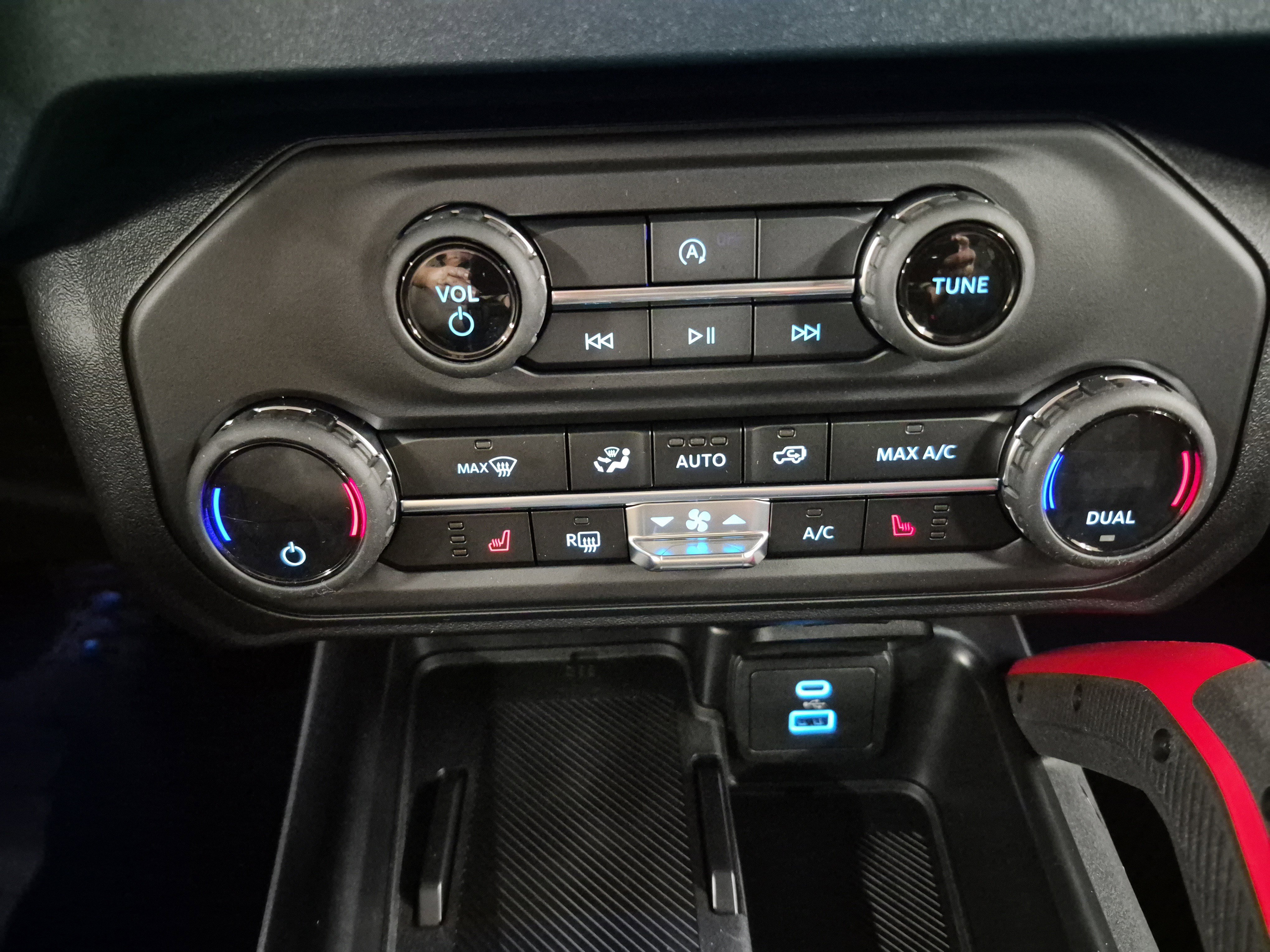 New 2025 Ford Bronco Heritage Edition image 32