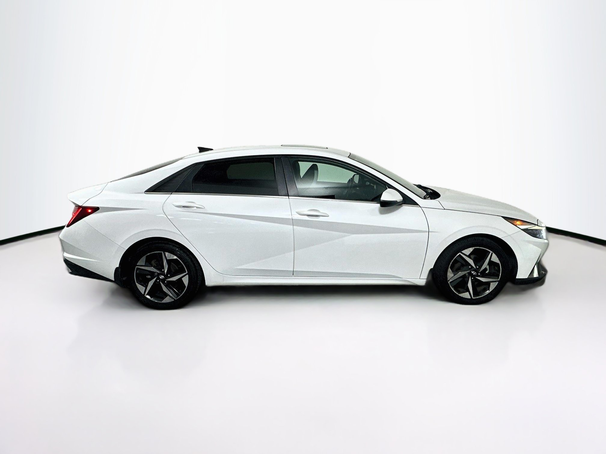Used 2022 Hyundai Elantra Limited FWD image 10