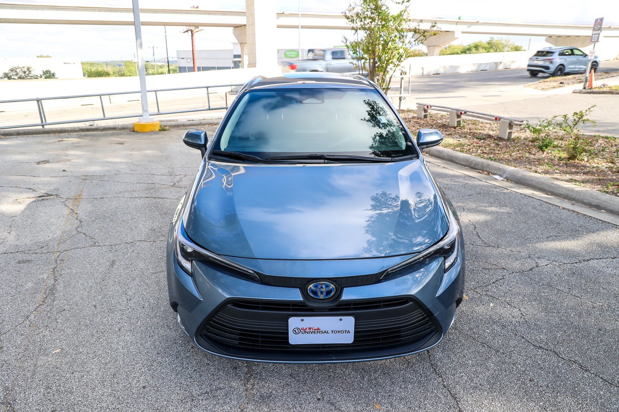 Certified 2025 Toyota Corolla LE FWD image 5
