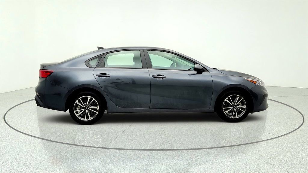 Used 2023 Kia Forte LXS w/ LXS Technology Package FWD image 4