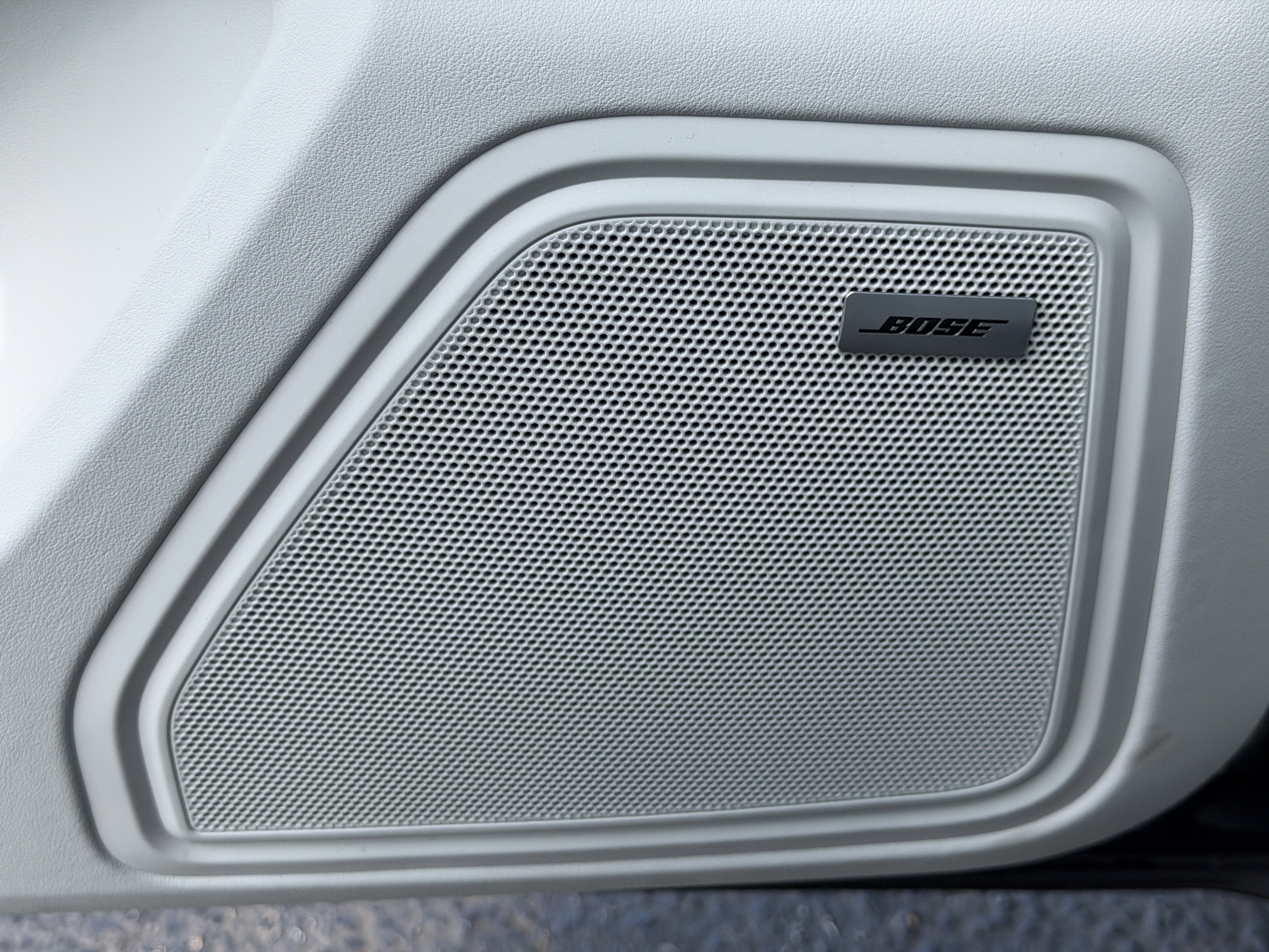 New 2026 Porsche Macan Turbo image 25