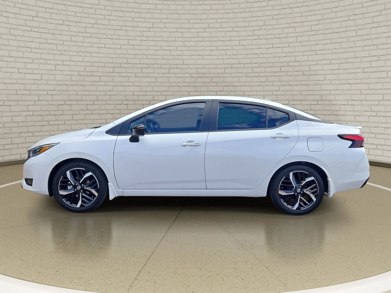 Certified 2025 Nissan Versa SR w/ Trunk Package FWD image 8