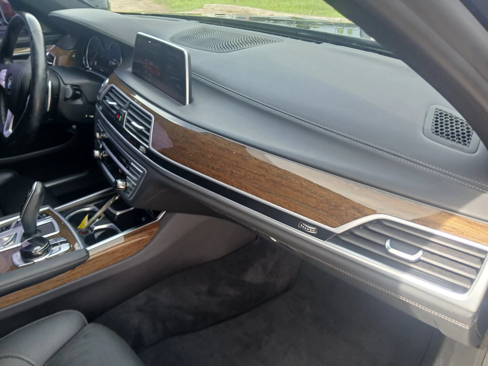 Used 2019 BMW 740i w/ Executive Package RWD image 18