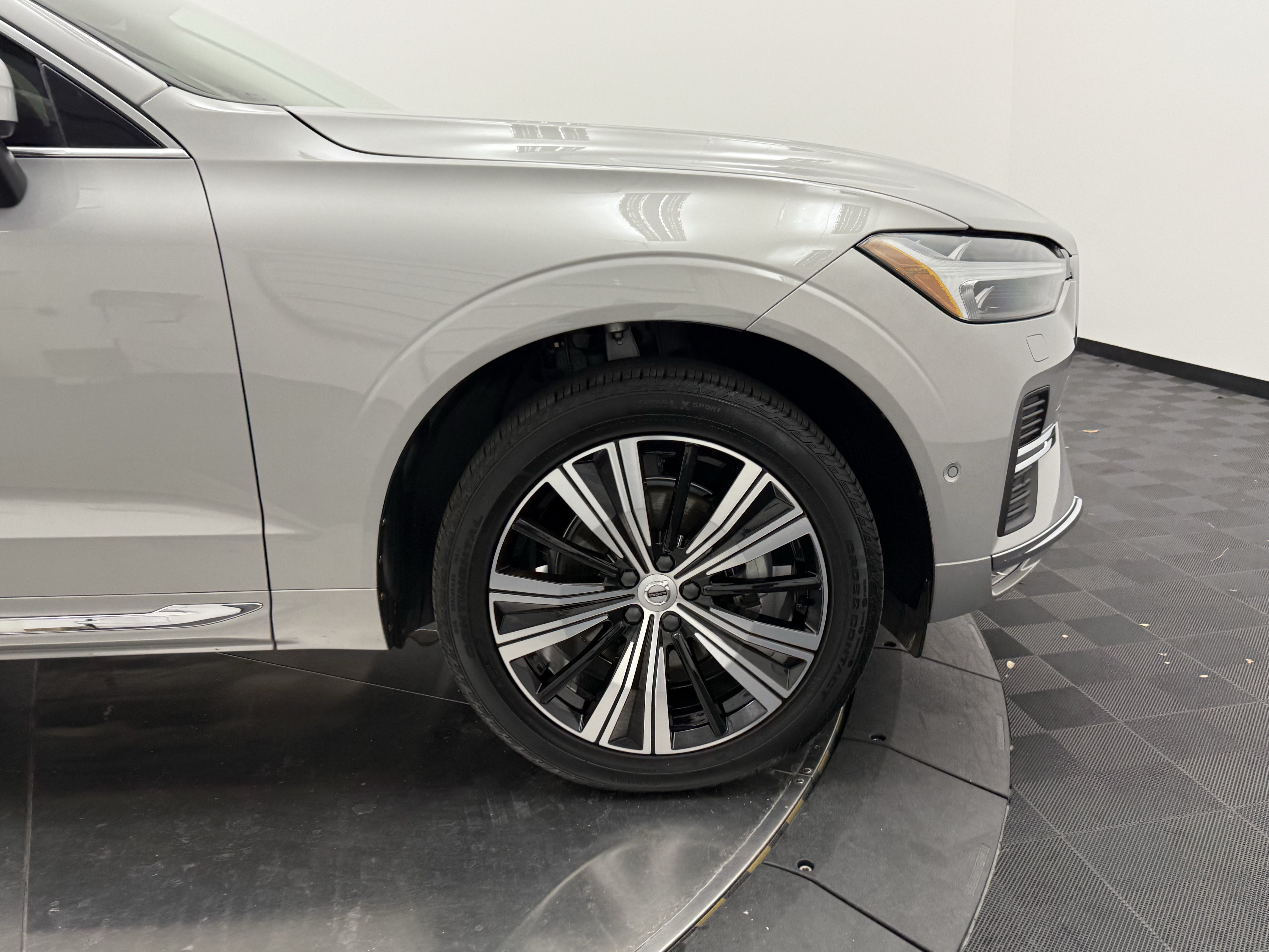 Certified 2023 Volvo XC60 B5 Plus w/ Climate Package AWD/4WD image 9