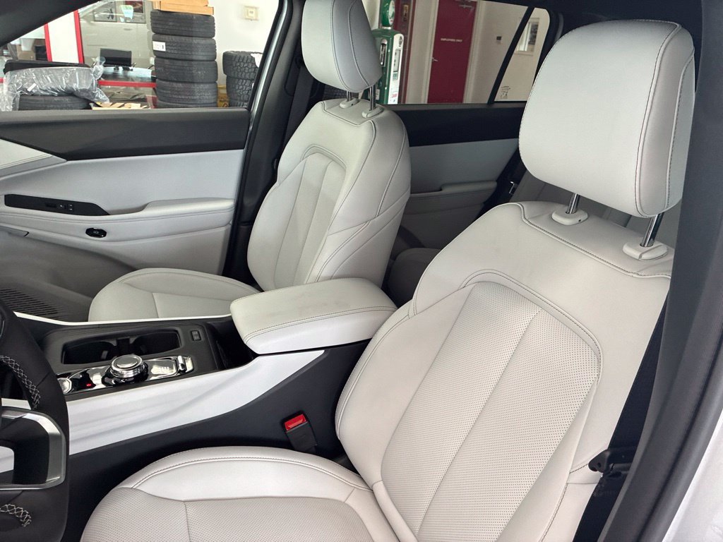 New 2026 Jeep Cherokee Limited AWD/4WD image 11