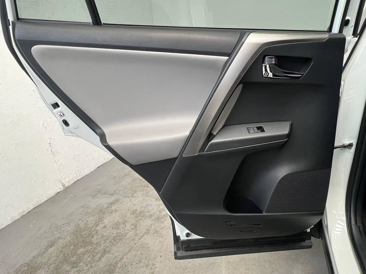 Used 2018 Toyota RAV4 XLE w/ Plus Extra Value Package image 9