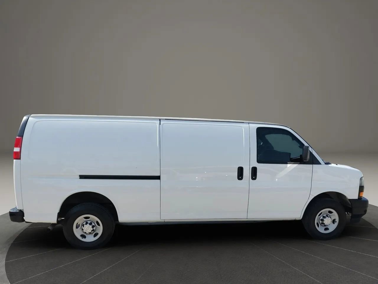 Used 2019 Chevrolet Express 3500 Extended w/ Driver Convenience Package RWD image 15