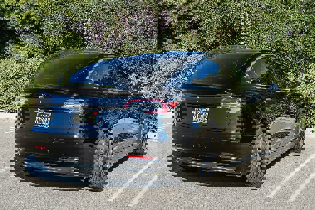 Used 2019 Tesla Model 3 Standard Range image 4