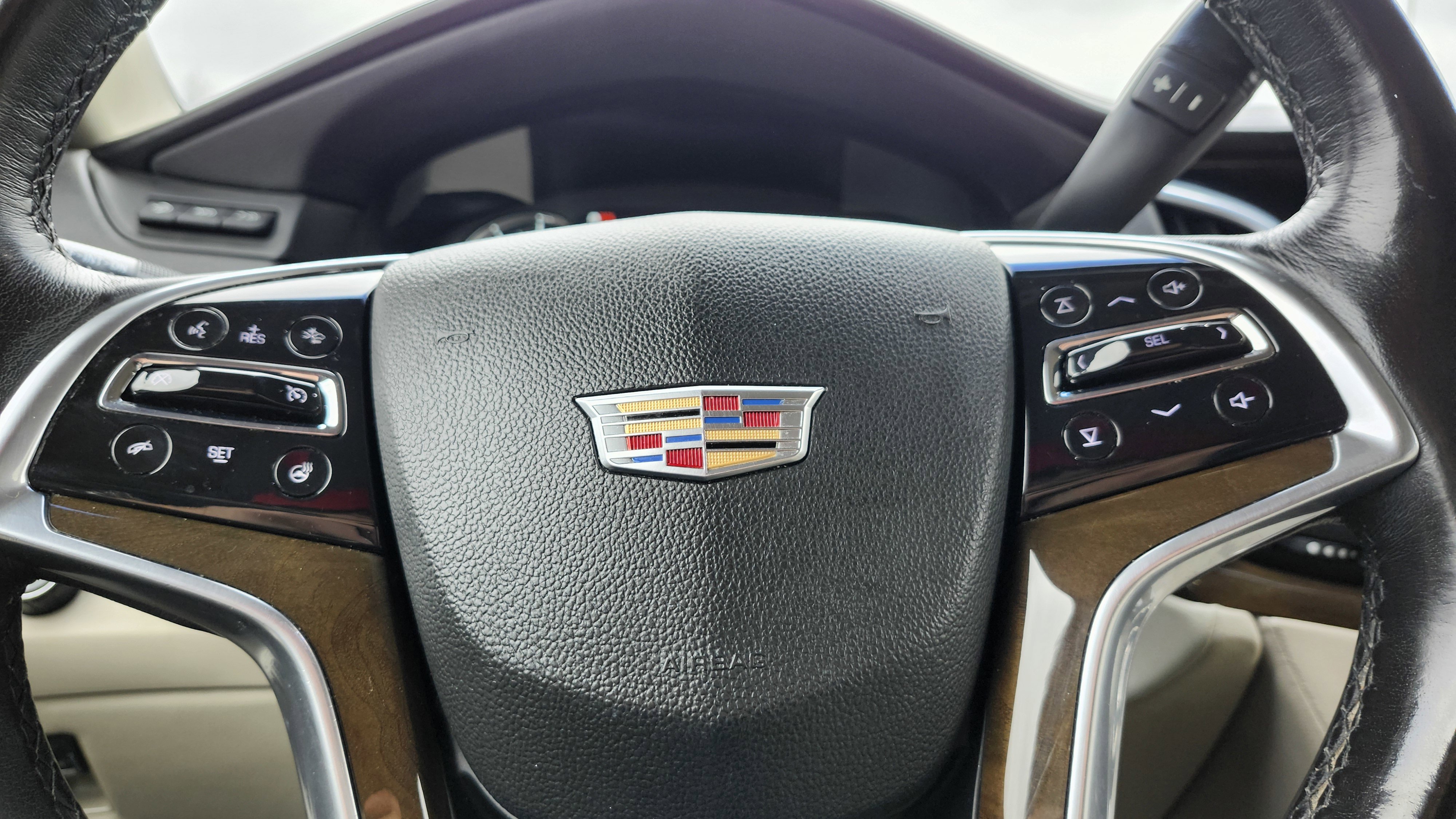 Used 2018 Cadillac Escalade ESV Premium Luxury image 34