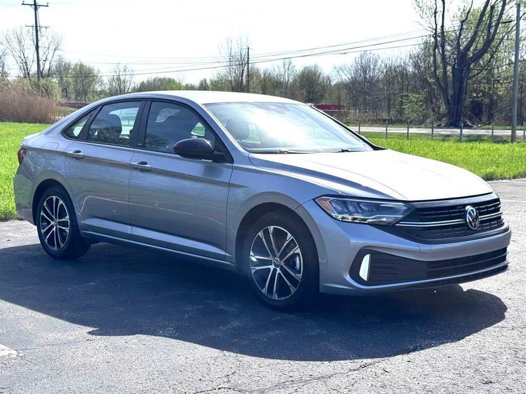 Used 2023 Volkswagen Jetta Sport image 6