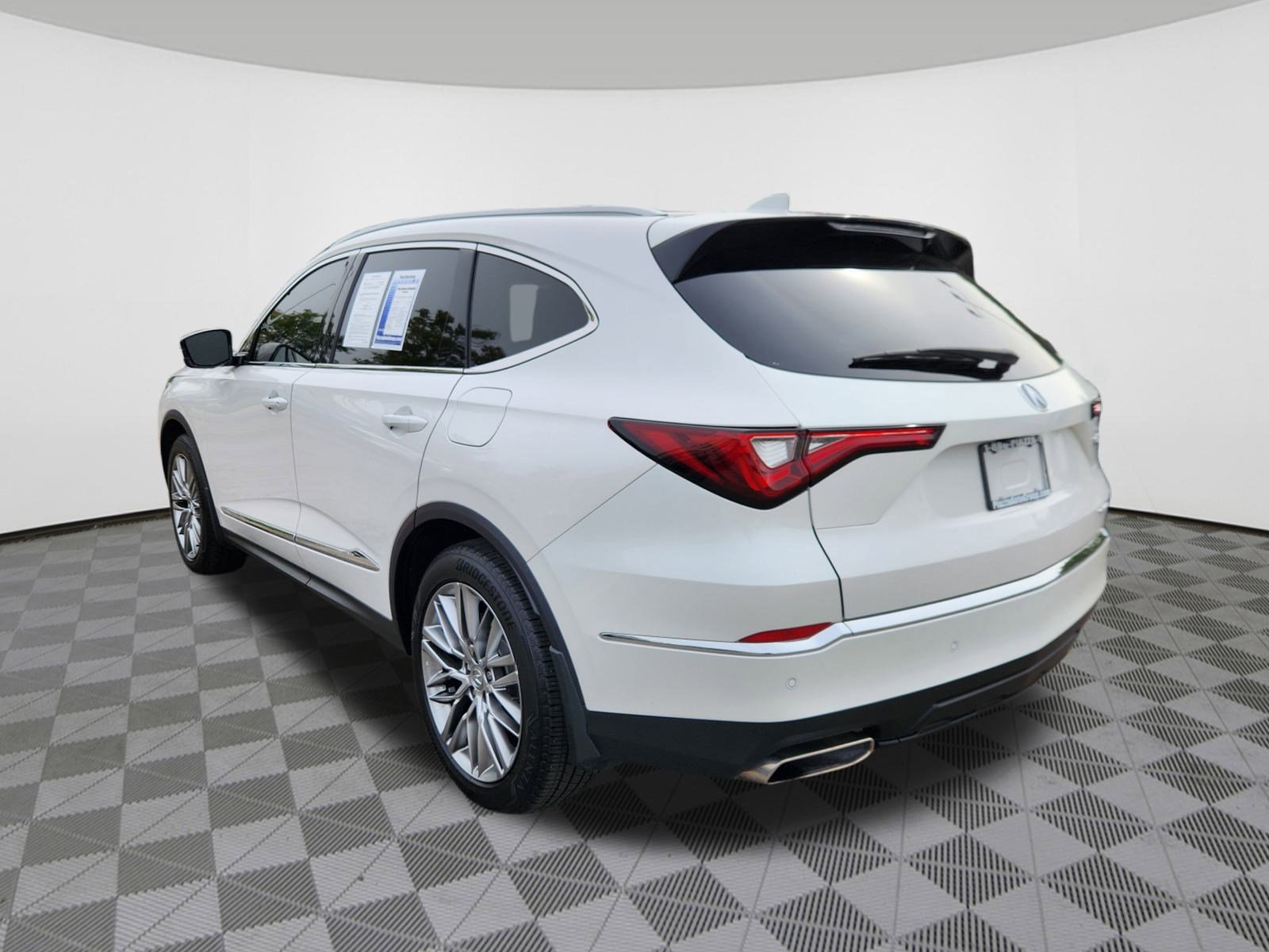 Used 2024 Acura MDX SH-AWD w/ Advance Package image 3