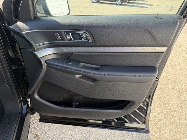 Used 2018 Ford Explorer XLT w/ Equipment Group 202A AWD/4WD image 23