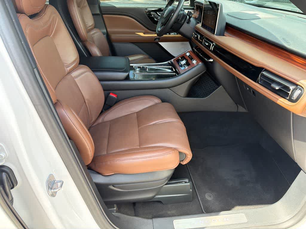 Used 2024 Lincoln Aviator Reserve w/ Equipment Group 201A AWD/4WD image 12