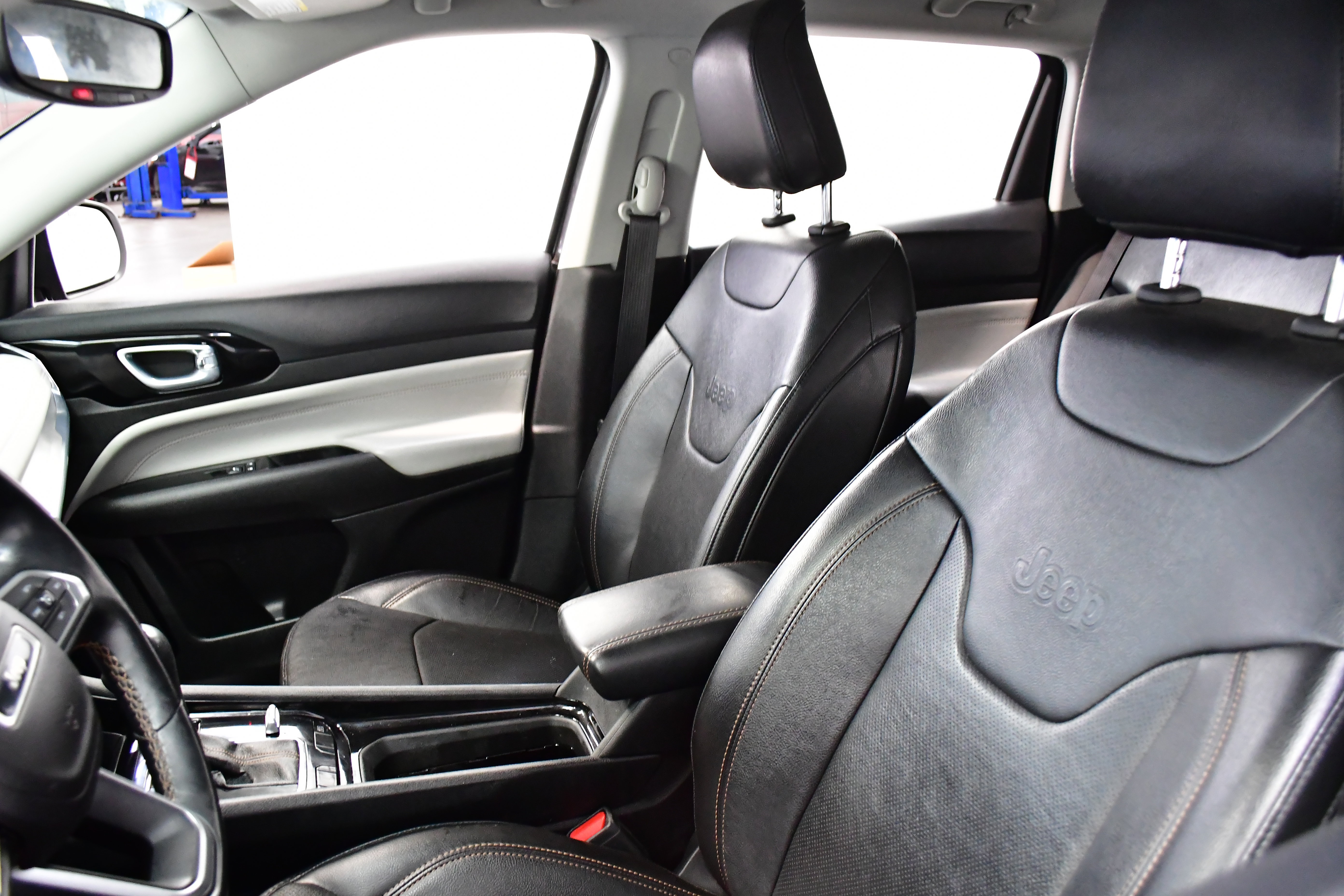 Used 2022 Jeep Compass Limited w/ Elite Group image 11