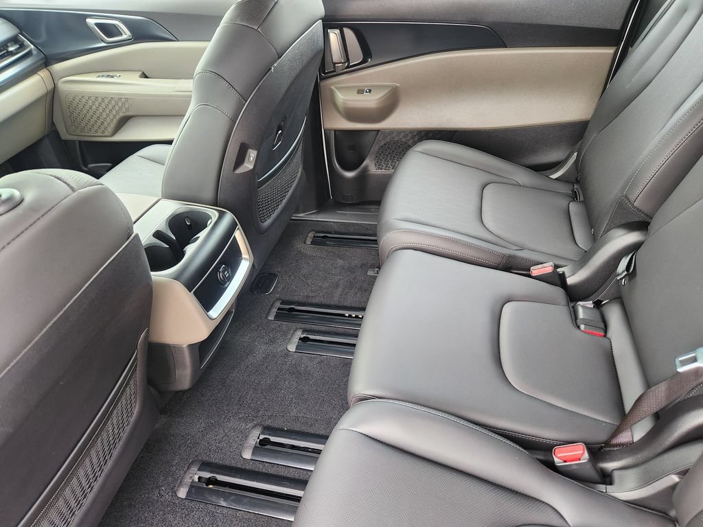 New 2027 Kia Carnival FWD image 10