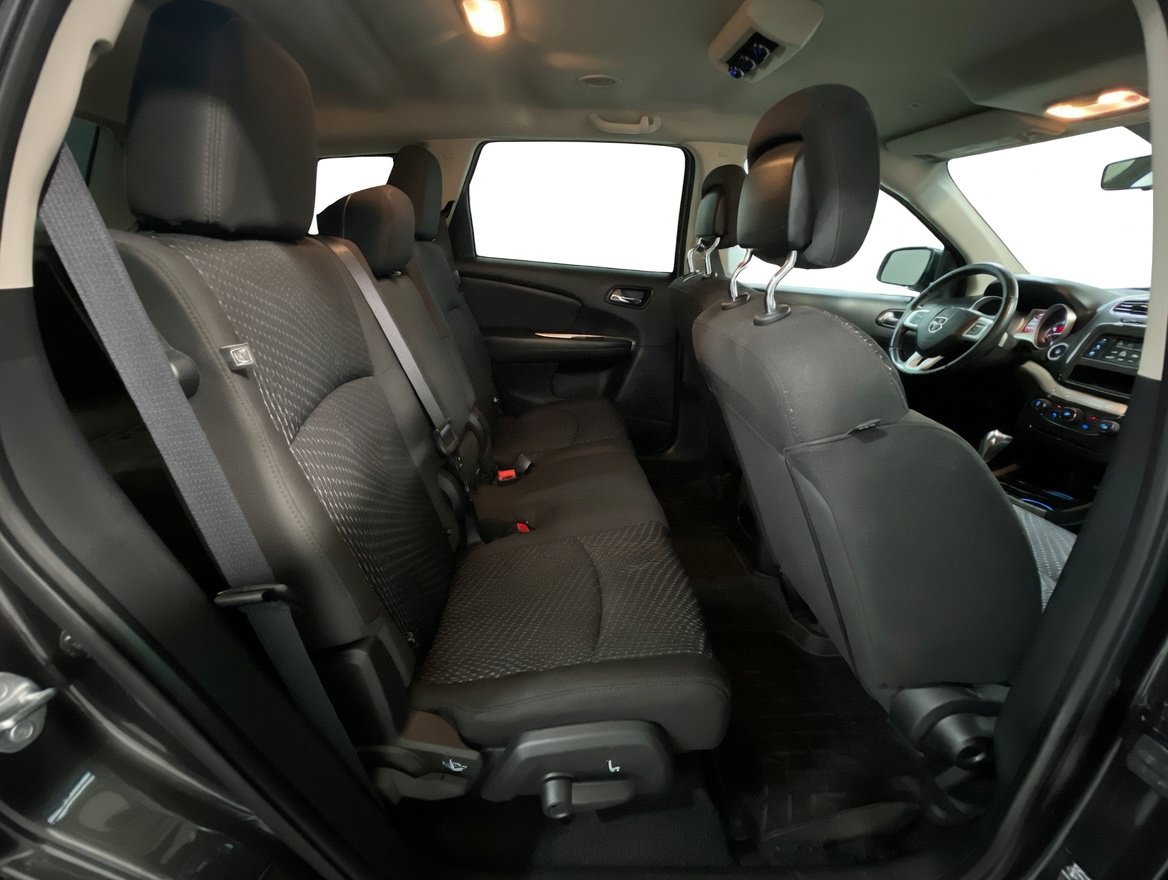 Used 2018 Dodge Journey SXT w/ Connectivity Group FWD image 19