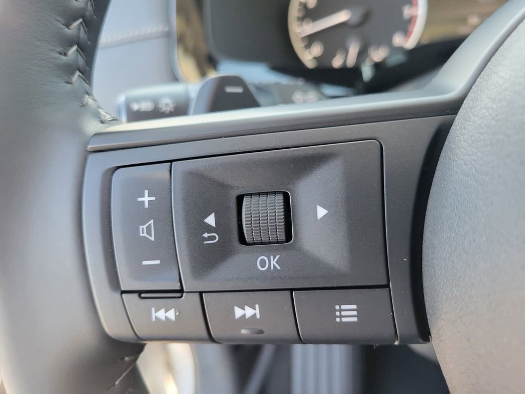 New 2025 Nissan Pathfinder SV image 17