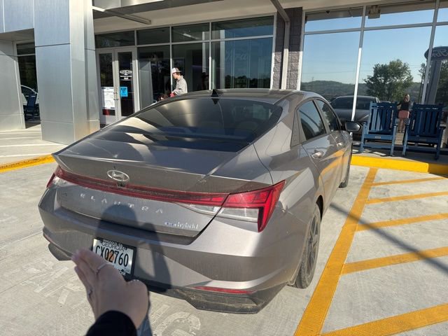 Used 2023 Hyundai Elantra Blue FWD image 9