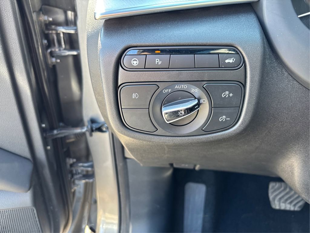 Used 2021 INFINITI QX50 Luxe w/ Appearance Package image 26