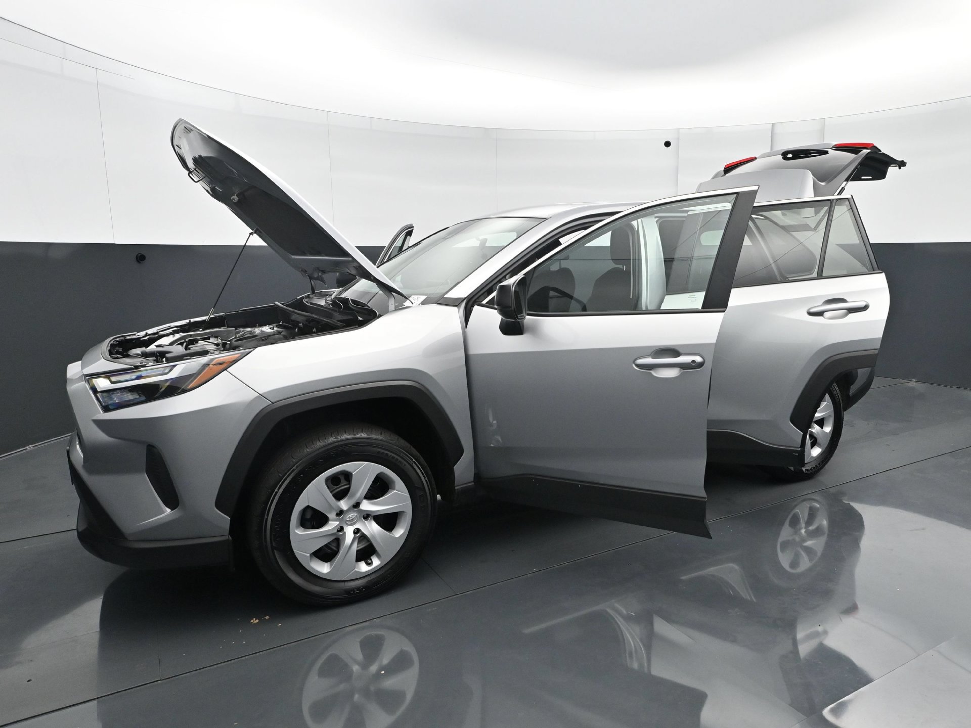 Used 2024 Toyota RAV4 LE AWD/4WD image 29