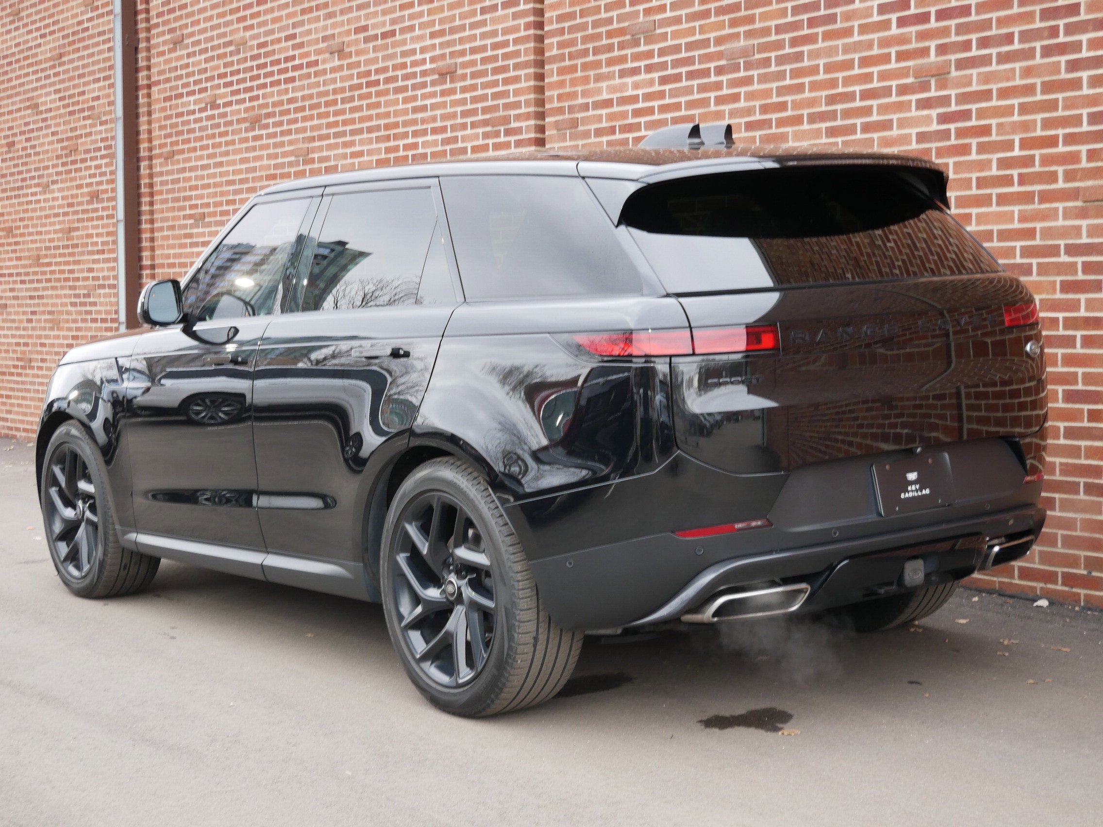 Used 2023 Land Rover Range Rover Sport SE image 3