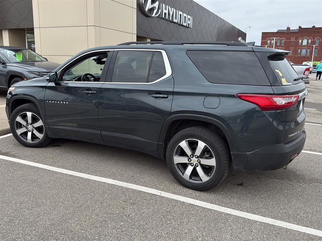 Used 2020 Chevrolet Traverse LT w/ LT Premium Package image 9